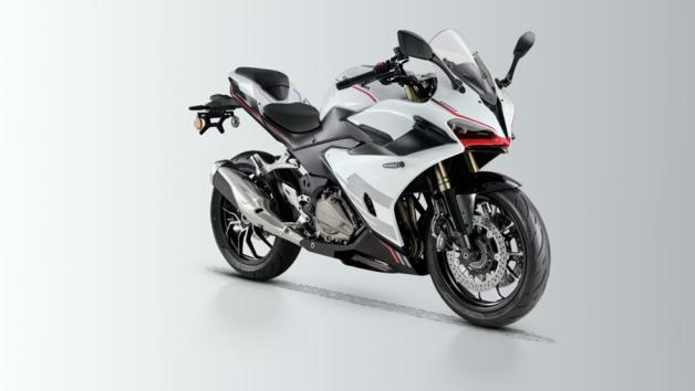 Η πρόταση της QJMOTOR στα Α2 Supersport: το SRK 450 RC