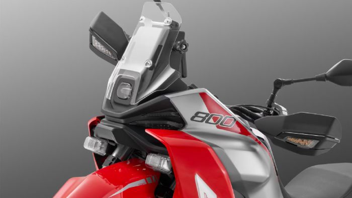 Η QJ Motor επιστρέφει δυναμικά λίγο πριν το EICMA 2025, παρουσιάζοντας τη νέα SRT 800RX, ένα μοντέλο που φιλοδοξεί να ανεβάσει τον πήχη για τα μεσαία adventure και να καθιερώσει την εταιρεία ως ισχυρό