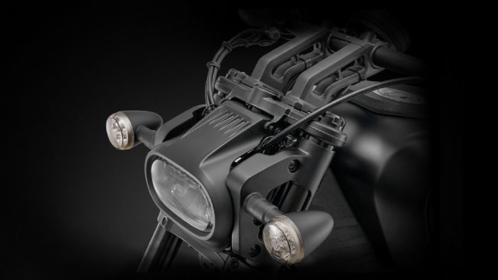 Η QJMOTOR SRV 600V αποτελεί ένα από τα πιο ενδιαφέροντα μοντέλα της εταιρείας στην κατηγορία των μεσαίων cruiser, συνδυάζοντας κλασική αισθητική με σύγχρονη μηχανολογία. 