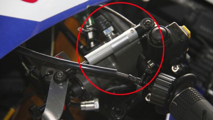 Τι παίζει με αυτή την συσκευή που εντοπίστηκε στην αγωνιστική Μ1 του Valentino R Τι παίζει με αυτή την συσκευή που εντοπίστηκε στην αγωνιστική Μ1 του Valentino Rossi;