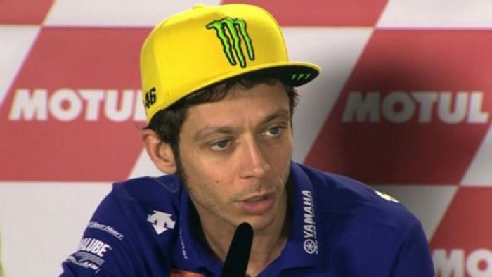 Στο στήσιμο των Ducati ρίχνει τις ευθύνες για τα προβλήματα των ελαστικών ο Vale Στο στήσιμο των Ducati ρίχνει τις ευθύνες για τα προβλήματα των ελαστικών ο Valentino Rossi.