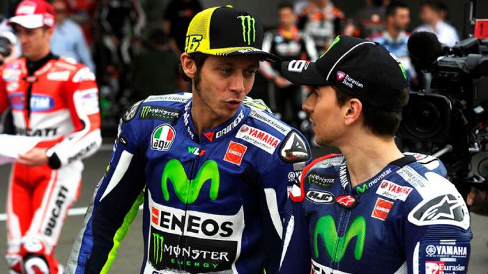 Διαφορετική προσέγγιση στις δοκιμές για τους Lorenzo και Rossi. Διαφορετική προσέγγιση στις δοκιμές για τους Lorenzo και Rossi.