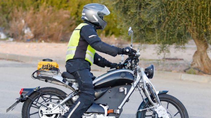 Τα πρώτα δύο ηλεκτρικά μοντέλα, FF-C6 και FF-S6, συνδυάζουν κλασικό και scrambler στυλ αντίστοιχα. Με άμεση ηλεκτρική απόδοση, Cornering ABS, cruise control και καινοτόμο πλαίσιο από σφυρήλατο αλουμίν