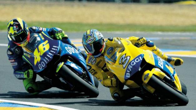 20 χρόνια από την νίκη του Valentino Rossi στο ντεμπούτο του στην Yamaha (+Βίντεο)