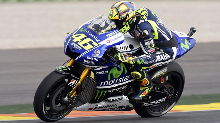 Στο eBay βρίσκεται από σήμερα το πρωί η φόρμα που φορέθηκε από τον Rossi προς τιμήν του Simoncelli στον αγώνα του Mugello.