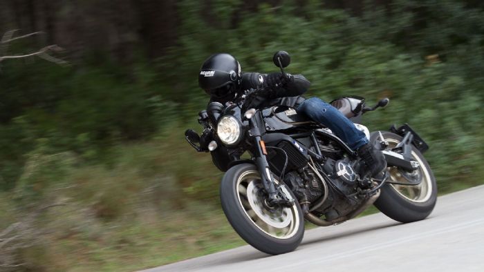Δοκιμάζοντας το Ducati Scrambler Café Racer 