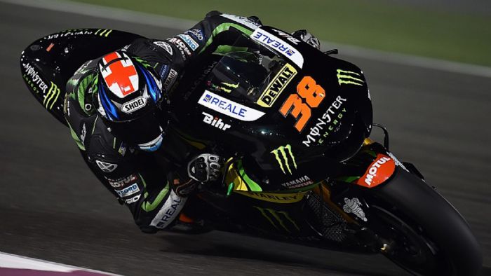 Ευτυχώς διέφυγε τον σοβαρό τραυματισμό ο Bradley Smith. Ευτυχώς διέφυγε τον σοβαρό τραυματισμό ο Bradley Smith.