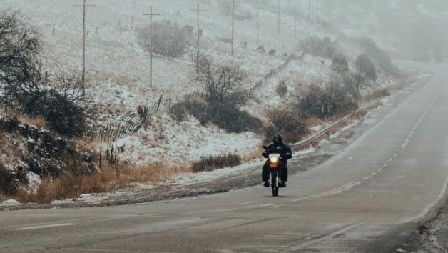 Μοτοσυκλέτα και χειμώνας: Γιατί κάποιες ημέρες είναι καλύτερα να μένεις εκτός δρόμου