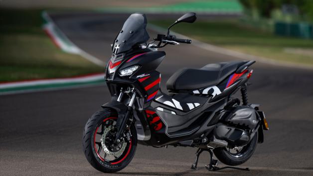 SR GT Replica: Βαμμένο στα αγωνιστικά χρώματα της Aprilia