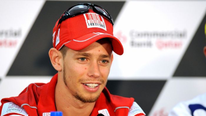 Συνεχώς δίπλα στον Lorenzo θα είναι ο Stoner, o οποίος αποδεικνύεται σε έναν αρκ Συνεχώς δίπλα στον Lorenzo θα είναι ο Stoner, o οποίος αποδεικνύεται σε έναν αρκετά ισχυρό άνδρα μέσα στην Ducati.