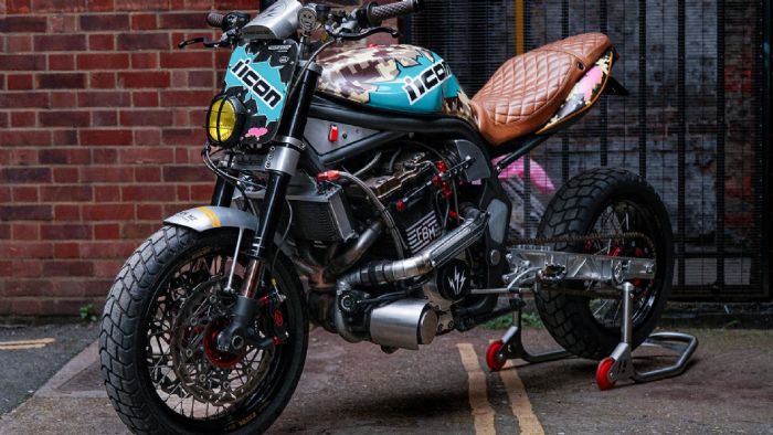 Αγνώριστη Bandit με turbo και πάνω από 200 άλογα που λιώνει λάστιχα για την πλάκα της