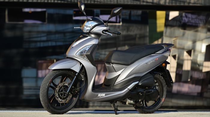 Το Symphony ST 200i CBS είναι το τελευταίο μέχρι στιγμής και μεγαλύτερο μέλος της γνωστής οικογένειας της SYM.