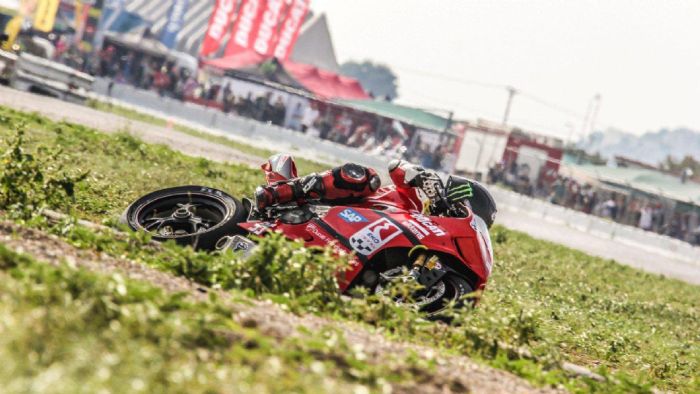 Ο Σάκης Συνιώρης σε δράση Ο Σάκης Συνιώρης σε δράση