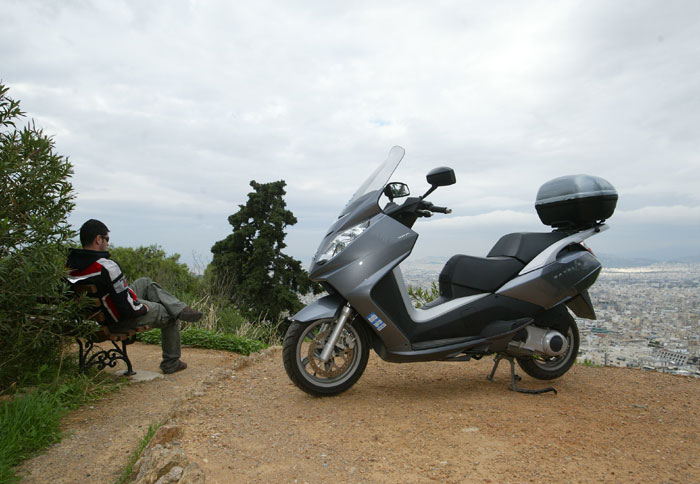 Peugeot Satelis 250 Δύναμη… στα μεσαία!