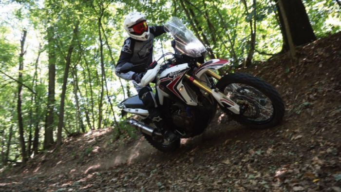 Εντελώς διαφορετική μάσκα με LED προβολείς