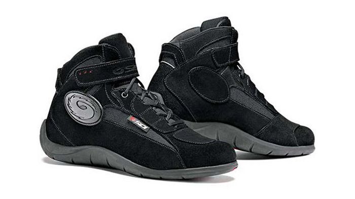 Τα Sidi Doha θα τα βρείτε στην τιμή των 139 ευρώ στην ΤΖΩΡΤΖΟΠΟΥΛΟΣ. Περισσότερα στο τηλ. 210-9241108.