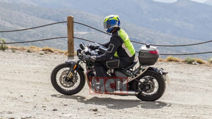 Το Triumph Bobber σε δοκιμές εξέλιξης.