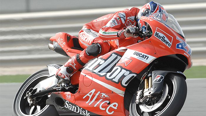 Τον Stoner πάνω σε μια Descosedici πιθανότατα θα τον ξαναδούμε. Το λογότυπο της Τον Stoner πάνω σε μια Descosedici πιθανότατα θα τον ξαναδούμε. Το λογότυπο της Marlboro αποκλείεται