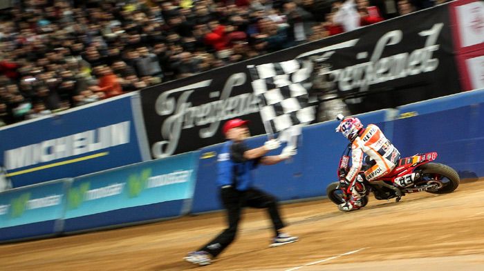 Εκπληκτική νίκη από τον Marc Marquez, στον αγώνα Superprestigio, που γίνεται με Εκπληκτική νίκη από τον Marc Marquez, στον αγώνα Superprestigio, που γίνεται με τη συμμετοχή πρωταθλητών από όλες τις κατηγορίες αγώνων μοτοσικλέτας.
