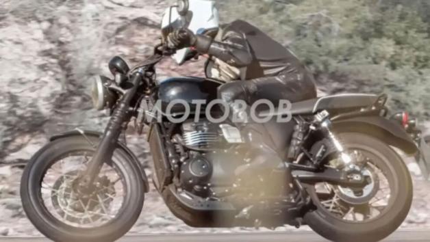 Η Triumph Bonneville 400 φαίνεται πως πλησιάζει όλο και περισσότερο στην παραγωγή, καθώς νέες κατασκοπευτικές φωτογραφίες από την Ινδία αποκαλύπτουν την εξέλιξη του project. 