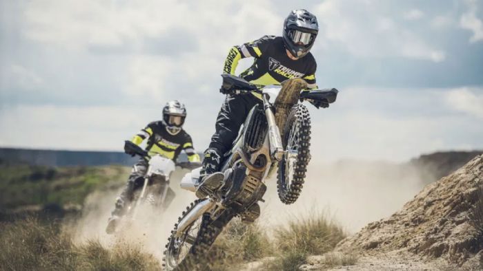 Η Triumph παρουσιάζει δύο ολοκαίνουργια μοντέλα, τα TF 250-C και TF 450-C, χτισμένα από το μηδέν για να ανταποκριθούν στις ακραίες απαιτήσεις των αγώνων GNCC. Δεν πρόκειται για motocross με μεγαλύτερο