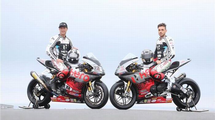 Ο Larry Pegram (αριστερά) δηλώνει τη βεβαιότητά του πως αυτός και ο Niccolo Canepa (δεξιά) θα βγάλουν τη χρονιά κανονικά