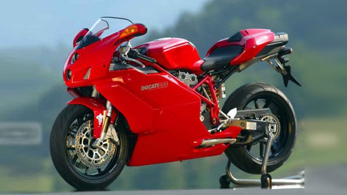 Η 999 ήταν η μοτοσικλέτα για την οποία ο Terblanche κατηγορήθηκε ότι έκοψε τις πωλήσεις της, λόγω του design. 