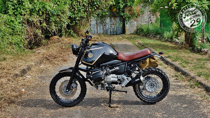 Κλασικό στυλ scrambler σε μια κλασική μοτοσικλέτα.