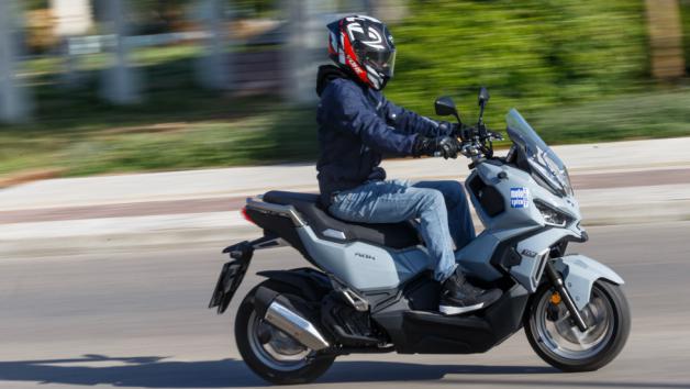 Ρεζερβουάρ 15 λίτρων και 550 χιλιόμετρα πραγματικής αυτονομίας.