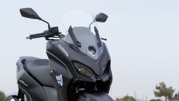 QJMOTOR MTX 125 ABS / TCS: Με Top Box 33 λίτρων και κάμερα καταγραφής