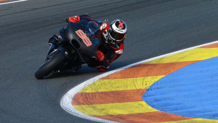 Ο Jorge Lorenzo στην αγωνιστική Ducati Desmosedici. Ο Jorge Lorenzo στην αγωνιστική Ducati Desmosedici.