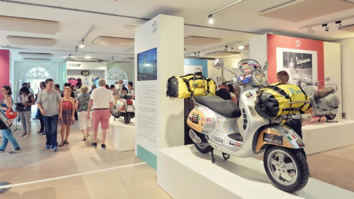 Φωτογραφίες από την έκθεση της Vespa, στο Saint Tropez. 
