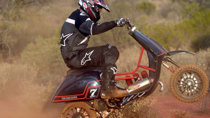 Η εν λόγω Vespa. Τολμηρό εγχείρημα, αν μη τι άλλο! 