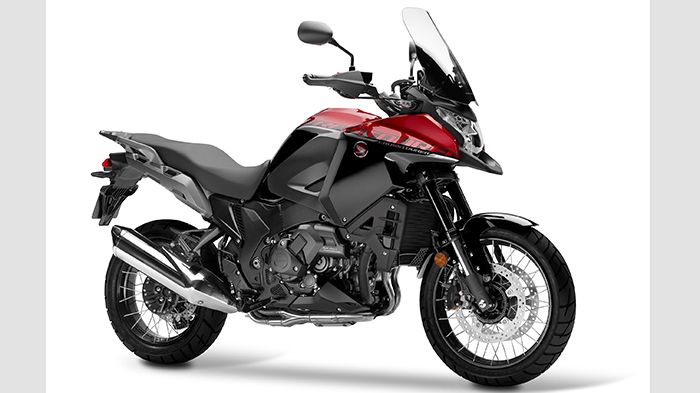 Μερικά δωράκια που κάνουν το Crosstourer λίγο πιο πρακτικό και ένα νέο χρώμα για το 2016.