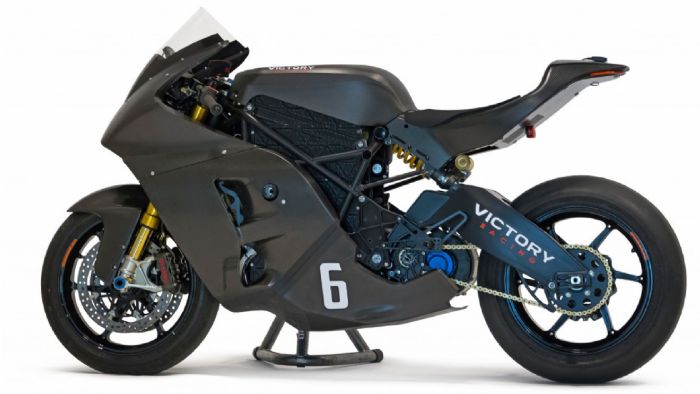 Μαύρη και εντυπωσιακή η Victory RR. Προσέξτε το πλαίσιο-χωροδικτύωμα, αλλά και τ Μαύρη και εντυπωσιακή η Victory RR. Προσέξτε το πλαίσιο-χωροδικτύωμα, αλλά και την τεράστια μπαταρία!