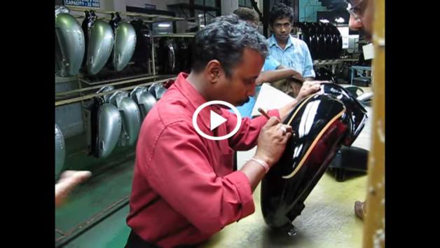 VIDEO: Το χειροποίητο βάψιμο της Royal Enfield VIDEO: Το χειροποίητο βάψιμο της Royal Enfield