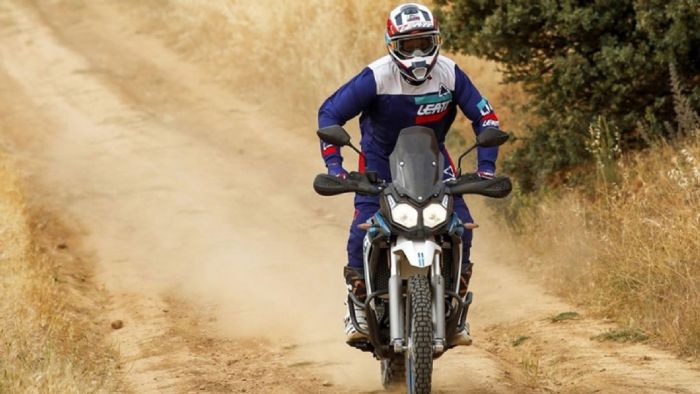 Το Voge 300 Rally συνεχίζει την πορεία του στην κατηγορία των μικρομεσαίων On/Of Το Voge 300 Rally συνεχίζει την πορεία του στην κατηγορία των μικρομεσαίων On/Off μοτοσυκλετών με στόχευση στη χρηστικότητα, την περιπέτεια και την αντοχή.