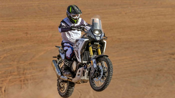 Η νέα VOGE DS800X Rally, η πιο ολοκληρωμένη Rally Adventure πρόταση της Voge, έκανε την εμφάνισή της στην Ελλάδα και γνώρισε άμεση επιτυχία. Οι δύο πρώτες παρτίδες του μοντέλου εξαντλήθηκαν σε χρόνο ρ
