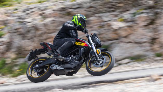 Test Voge R125: Σε τέτοια τιμή και εξοπλισμό χτυπάει στα ίσια τα παπιά