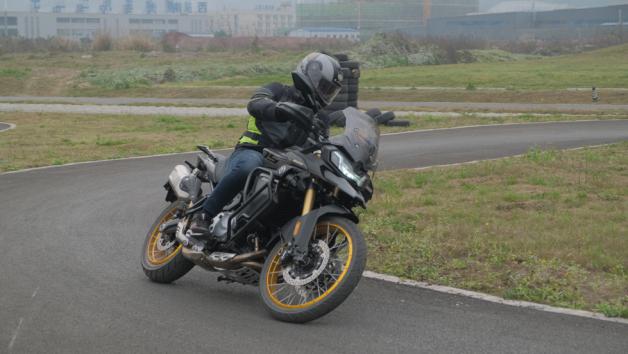 Αποστολή στην Κίνα: Πρώτη επαφή με το Voge DS900X