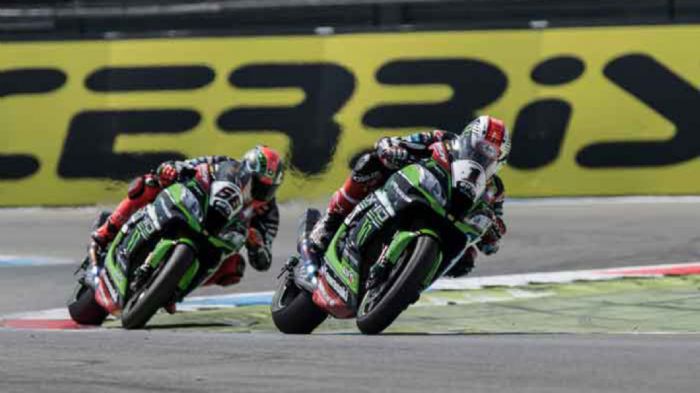 Νίκες και αύξηση της διαφοράς θέλει το δίδυμο της Kawasaki. Νίκες και αύξηση της διαφοράς θέλει το δίδυμο της Kawasaki.