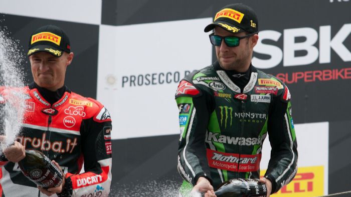 Διπλή νίκη για τον Jonathan Rea σε ένα Σαββατοκύριακο γεμάτο ένταση. Διπλή νίκη για τον Jonathan Rea σε ένα Σαββατοκύριακο γεμάτο ένταση.