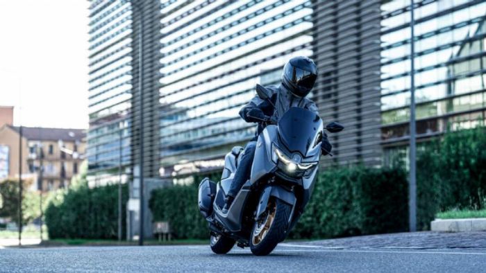 To Yamaha NMAX 155 Tech MAX 2026 εγκαινιάζει μια νέα εποχή στην κατηγορία των Sp To Yamaha NMAX 155 Tech MAX 2026 εγκαινιάζει μια νέα εποχή στην κατηγορία των Sport Scooters, φέρνοντας για πρώτη φορά την τεχνολογία YECVT (Yamaha Electric Continuously Variable Transmission).