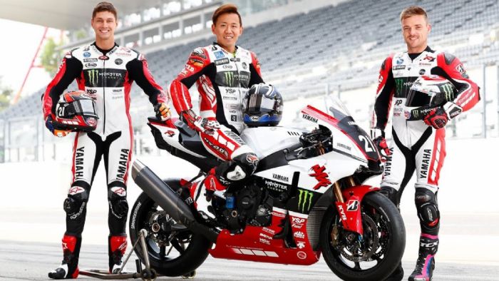 Η νικήτρια ομάδα της Yamaha για τον αγώνα της Suzuka που έγινε φέτος. Η νικήτρια ομάδα της Yamaha για τον αγώνα της Suzuka που έγινε φέτος.