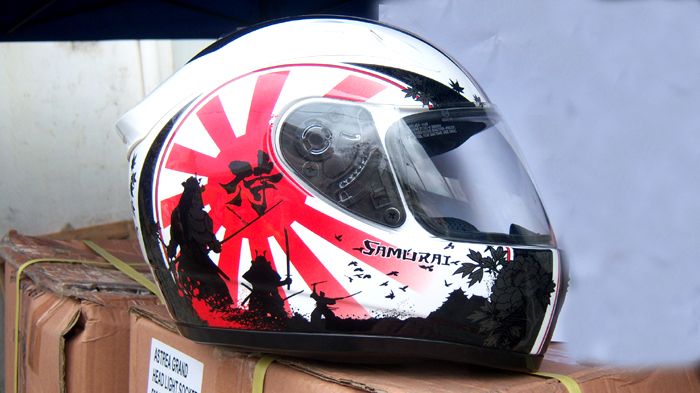 Το Zeus 2000 θα το βρείτε στην Πατμανίδης στην τιμή των 122 ευρώ. Το Zeus 2000 θα το βρείτε στην Πατμανίδης στην τιμή των 122 ευρώ.