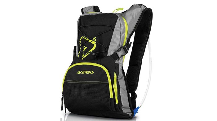 Το σακίδιο της Acerbis θα το βρείτε στην POLS σε νέα χαμηλότερη τιμή 65 ευρώ. Πε Το σακίδιο της Acerbis θα το βρείτε στην POLS σε νέα χαμηλότερη τιμή 65 ευρώ. Περισσότερα στο τηλ. 800 111 7657.