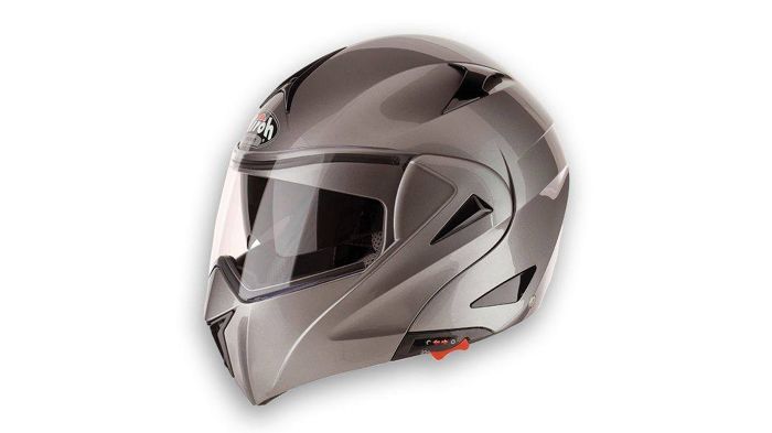 Το Airoh Miro θα το βρείτε σε συγκεκριμένα χρώματα και μεγέθη με νέα χαμηλότερη τιμή, στην Ξουχέλης. Περισσότερα στο 210-5739298. 