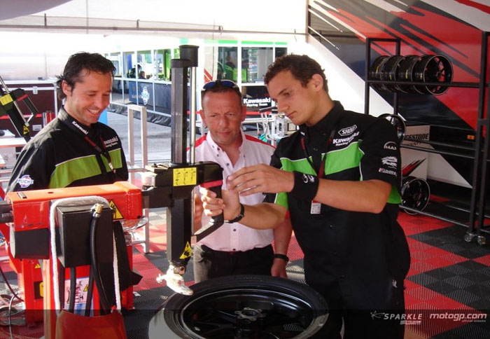 Εφαρμογή ελαστικών από τον Alex