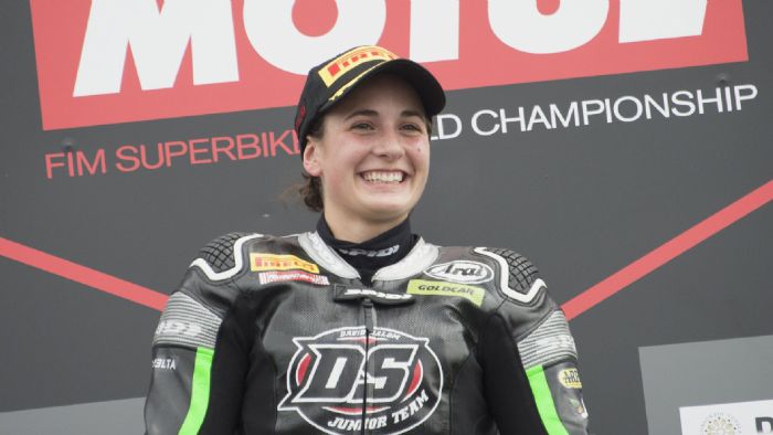 Η Ana Carrasco σε φωτογραφικό στιγμιότυπο από τα Paddocks. Η Ana Carrasco σε φωτογραφικό στιγμιότυπο από τα Paddocks.