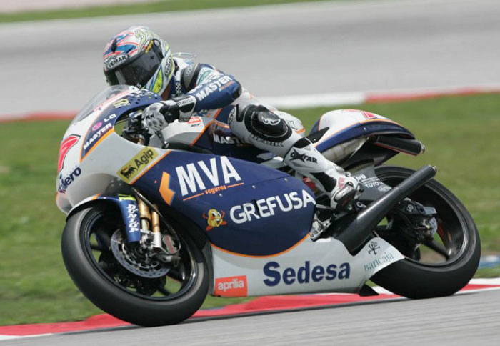 Η Aprilia παίρνει τίτλο κατασκευαστών